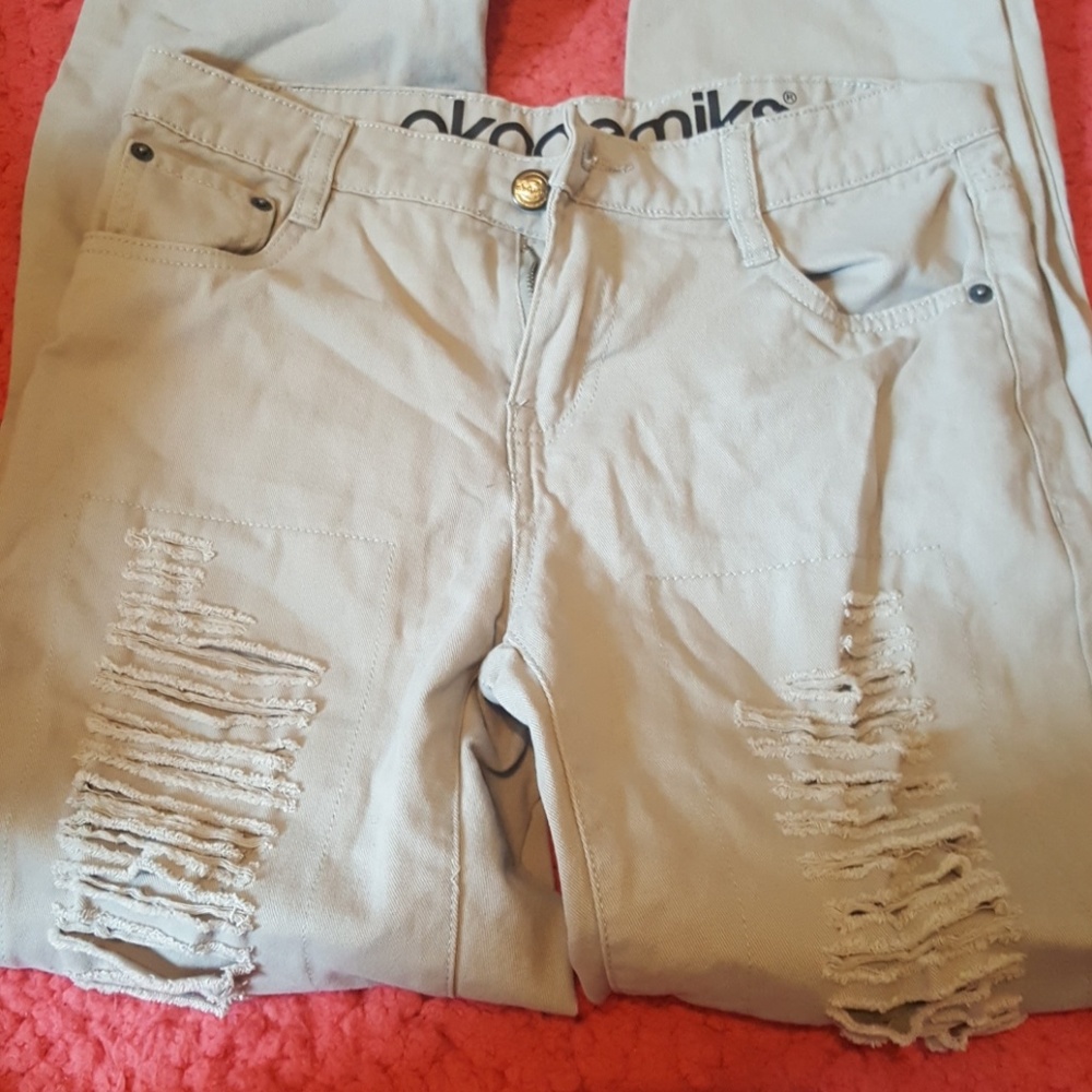 Akademiks pants